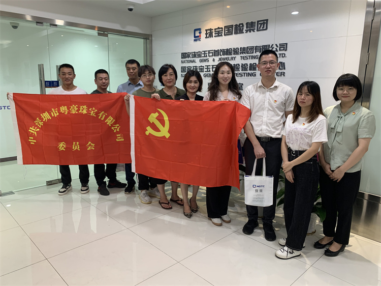 Z6尊龙凯时党员代表合照.jpg